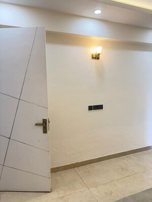 Room in 3.5 BHK Apartment at Mapsko Royale Ville, Sector 82 – for Rent