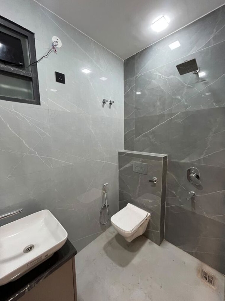 Bathroom, sahastradhara road 3 Bedroom 1800 Sq.Ft. Builder Floor In Sahastradhara Road Dehradun 10547557