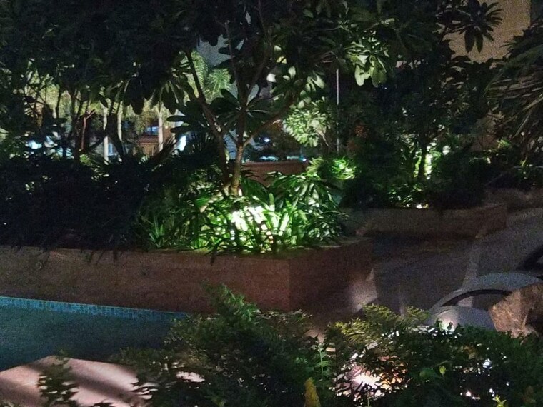 Garden, kalpataru-solitaire 3 Bedroom 1800 Sq.Ft. Apartment In Juhu Mumbai 10547574
