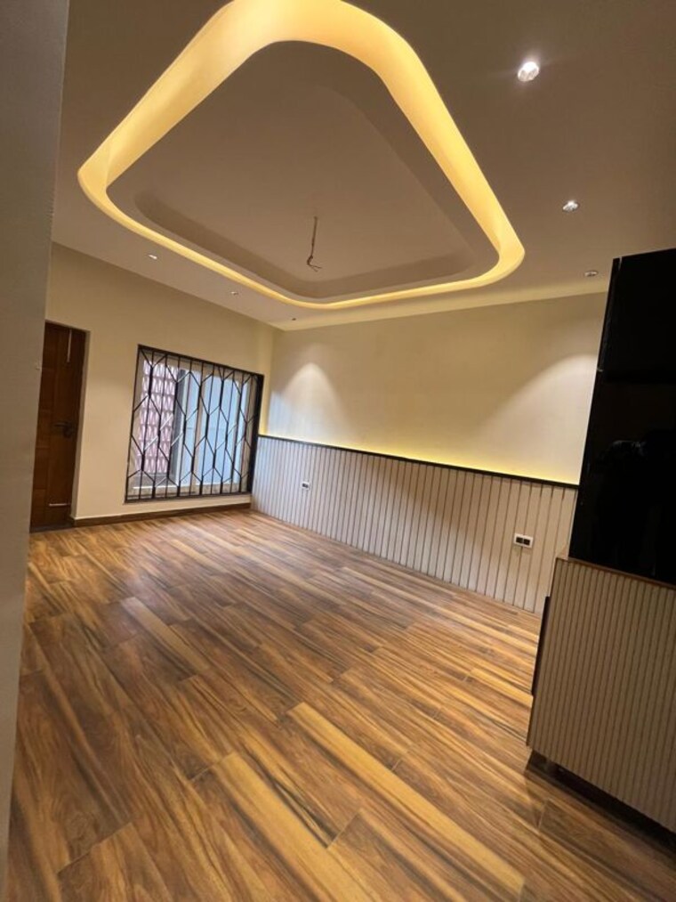 Room, sahastradhara road 3 Bedroom 111 Sq.Yd. Independent House In Sahastradhara Road Dehradun 10547582