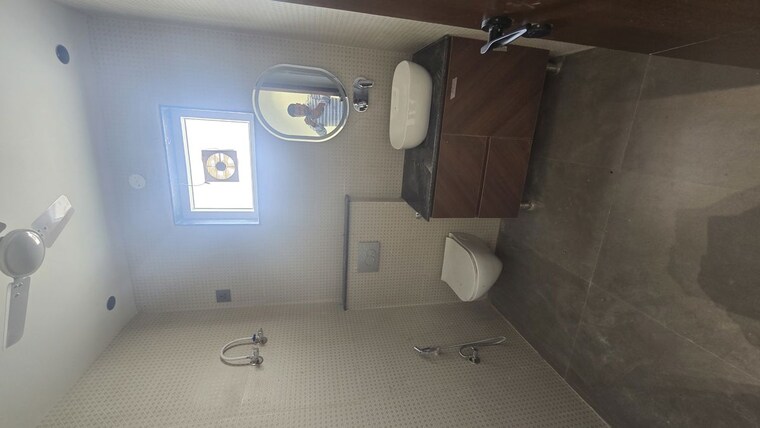 Bathroom, sector 9 3 Bedroom 1600 Sq.Ft. Builder Floor In Sector 9 Gurgaon 10547537