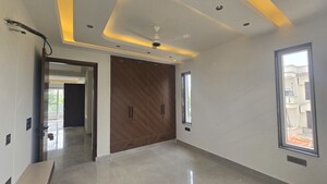 Room in 3 BHK Builder Floor at Sector 9 – for Sale