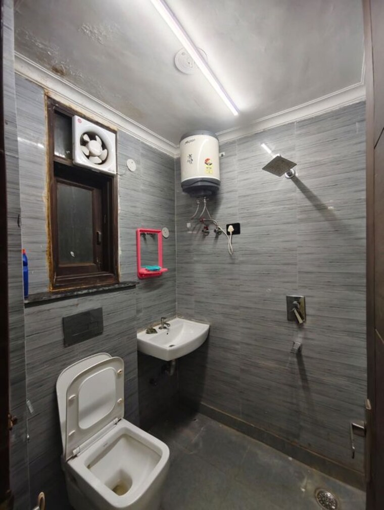 Bathroom, saket 1 Bedroom 450 Sq.Ft. Builder Floor In Saket Delhi 10547594