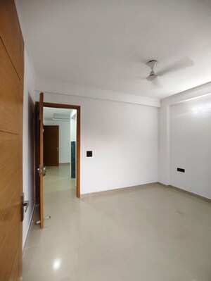 Room in 1 BHK Builder Floor at Saket – for Rent