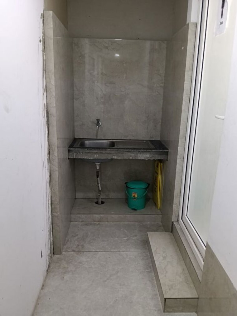 Bathroom, sector 63 Commercial Office Space 2600 Sq.Ft. In Sector 63 Noida 10547641