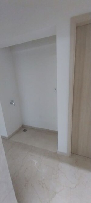 Room in 3 BHK Apartment at L And T Rejuve 360, Mulund West – for Rent