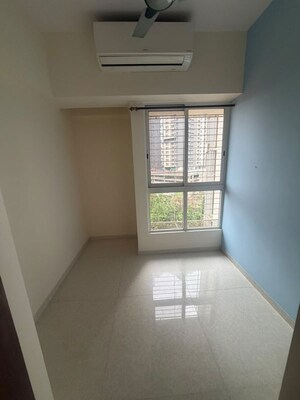 Room in 1.5 BHK Apartment at Lodha Amara, Kolshet Road – for Rent