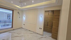 Room in 4 BHK Builder Floor at Sector 9 – for Sale