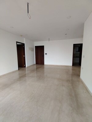 Room in 3 BHK Apartment at Lokhandwala Minerva Mahalaxmi, Mahalaxmi – for Rent