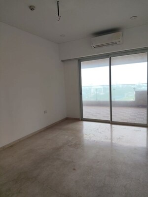 Room in 3 BHK Apartment at Lokhandwala Minerva Mahalaxmi, Mahalaxmi – for Rent
