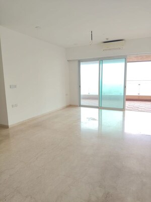 Room in 3 BHK Apartment at Lokhandwala Minerva Mahalaxmi, Mahalaxmi – for Rent