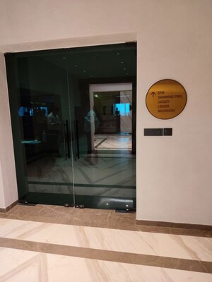 Room in 3 BHK Apartment at Lokhandwala Minerva Mahalaxmi, Mahalaxmi – for Rent
