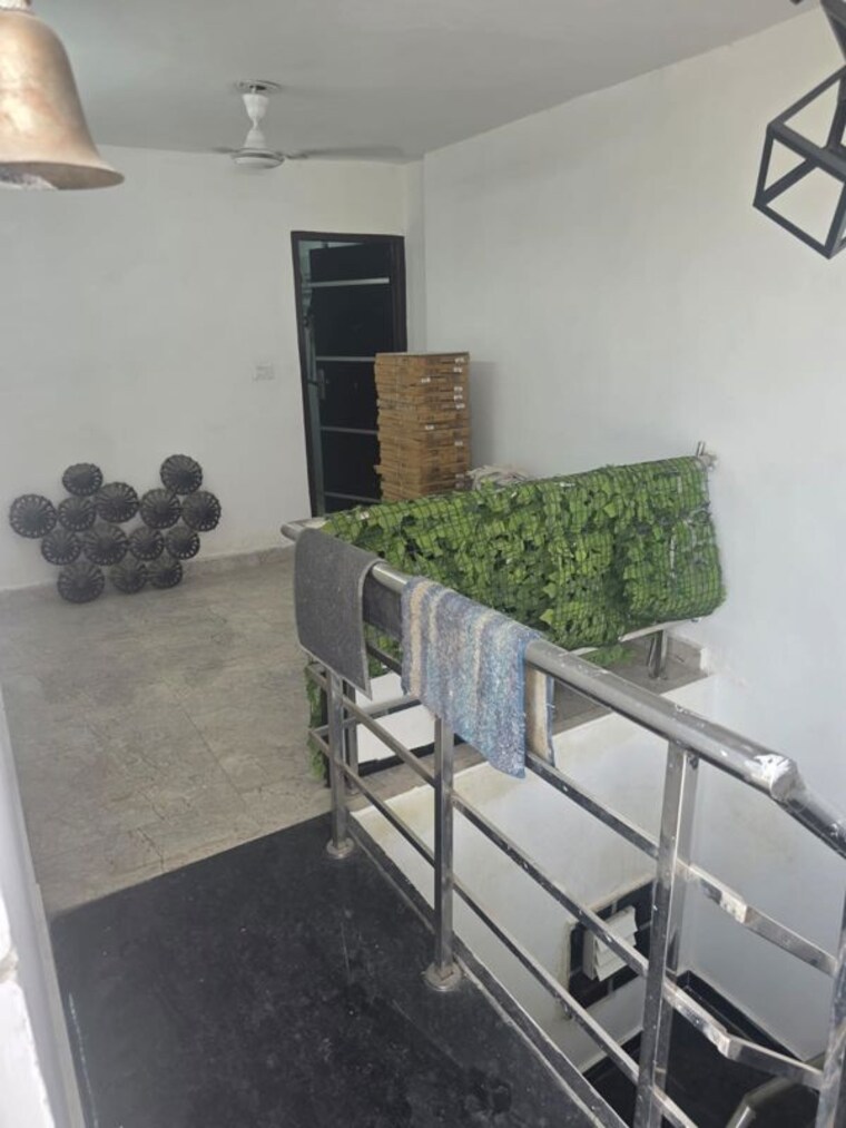 Balcony, vaidpura 3.5 Bedroom 1900 Sq.Ft. Villa In Vaidpura Greater Noida 10547708