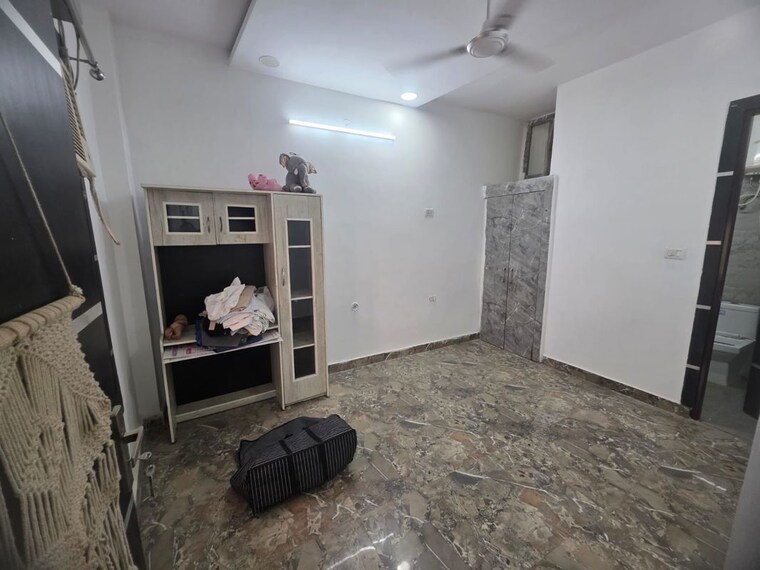  Parking, vaidpura 3.5 Bedroom 1900 Sq.Ft. Villa In Vaidpura Greater Noida 10547708