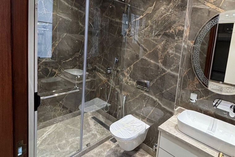Bathroom, defence colony 4 Bedroom 2700 Sq.Ft. Builder Floor In Defence Colony Delhi 10547626