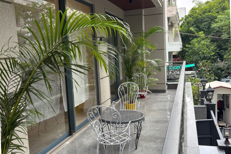Balcony, defence colony 4 Bedroom 2700 Sq.Ft. Builder Floor In Defence Colony Delhi 10547626