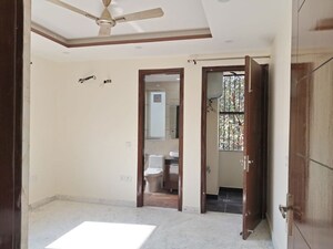 Room in 3 BHK Builder Floor at Shivalik Colony – for Rent