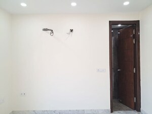 Room in 3 BHK Builder Floor at Shivalik Colony – for Rent