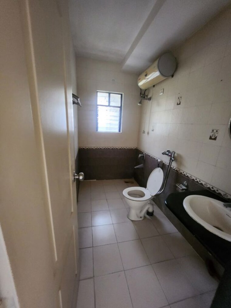 Bathroom, bramha-exuberance 3 Bedroom 1550 Sq.Ft. Apartment In Kondhwa Pune 10547746