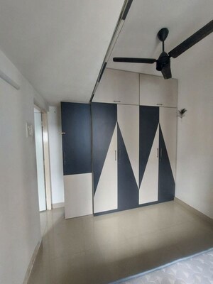 Room in 1 BHK Apartment at Goregaon West – for Rent