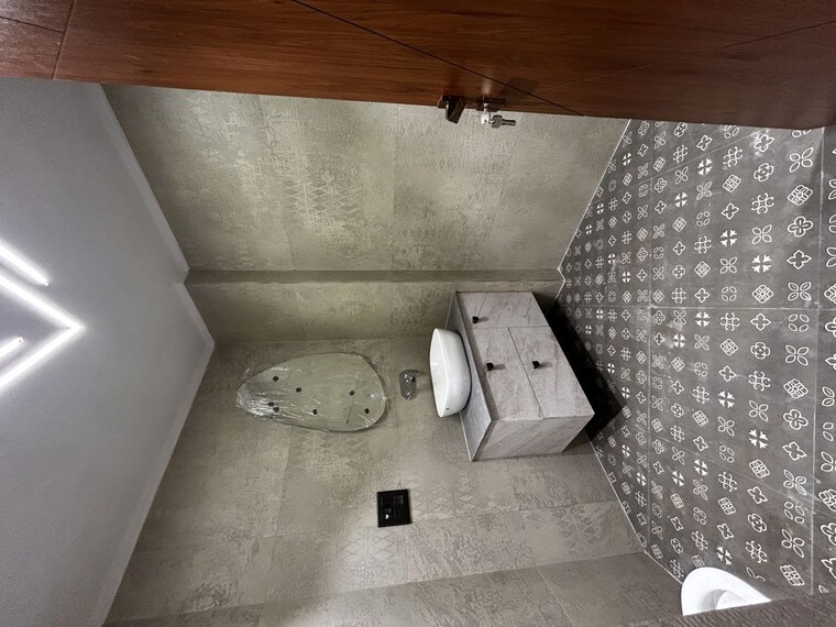 Bathroom, sector 23 dwarka 3.5 Bedroom 2400 Sq.Ft. Apartment In Sector 23 Dwarka Delhi 10547815