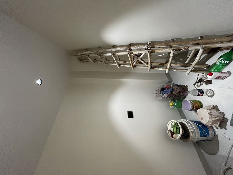 Room, sector 23 dwarka 3.5 Bedroom 2400 Sq.Ft. Apartment In Sector 23 Dwarka Delhi 10547815