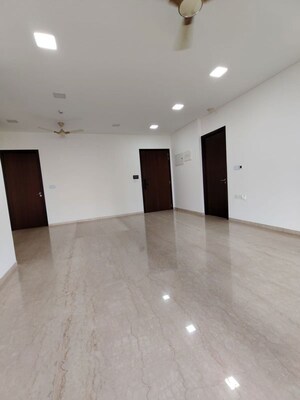 Room in 3 BHK Apartment at Lokhandwala Minerva Mahalaxmi, Mahalaxmi – for Rent