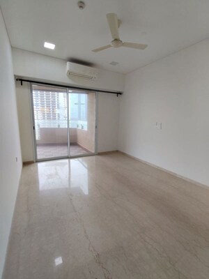 Room in 3 BHK Apartment at Lokhandwala Minerva Mahalaxmi, Mahalaxmi – for Rent