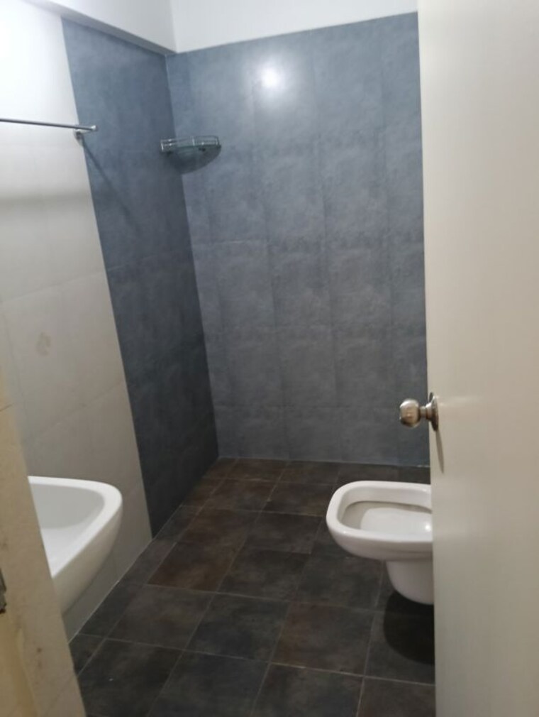 Bathroom, raheja-vistas-phase-1 3 Bedroom 975 Sq.Ft. Apartment In Mohammadwadi Pune 10547820