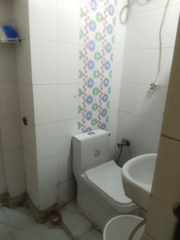 Bathroom, malviya nagar 2 Bedroom 1300 Sq.Ft. Builder Floor In Malviya Nagar Delhi 10547854