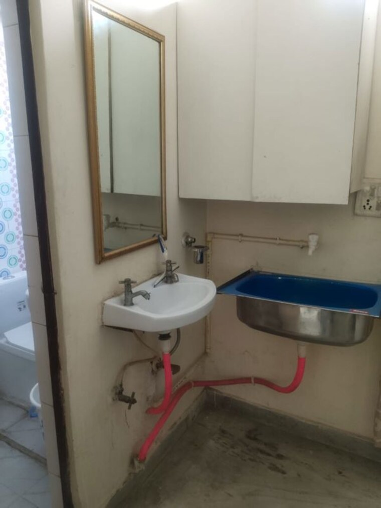 Bathroom, malviya nagar 2 Bedroom 1300 Sq.Ft. Builder Floor In Malviya Nagar Delhi 10547854