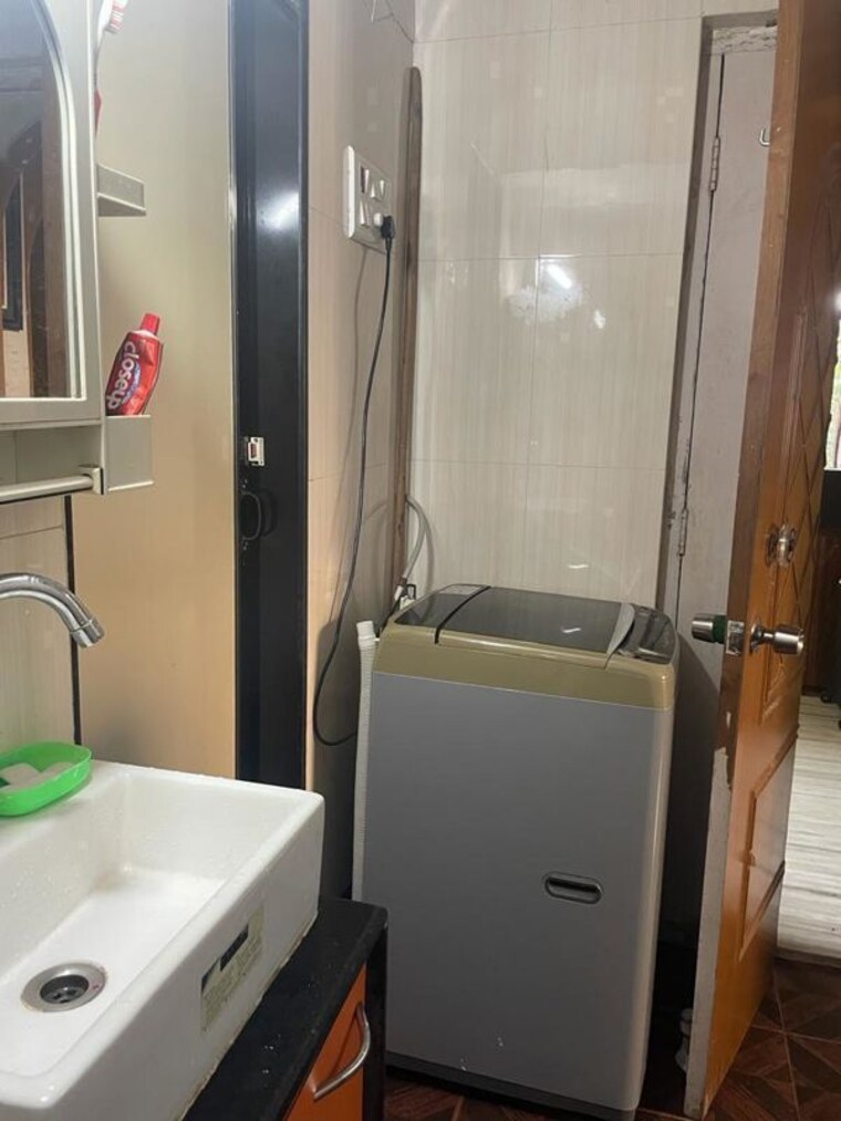 Bathroom, ambedkar-nagar-chs 1.5 Bedroom 550 Sq.Ft. Apartment In Worli Mumbai 10547858