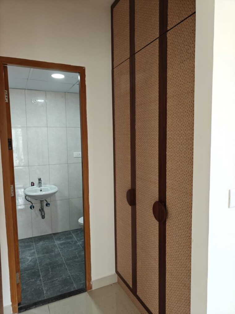 Bathroom, indis-viva-city 3 Bedroom 2100 Sq.Ft. Apartment In Kondapur Hyderabad 10547859