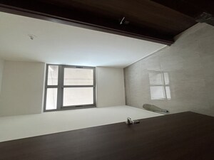 Room in 3.5 BHK Apartment at Sheth Auris Serenity Tower 3, Malad West – for Rent