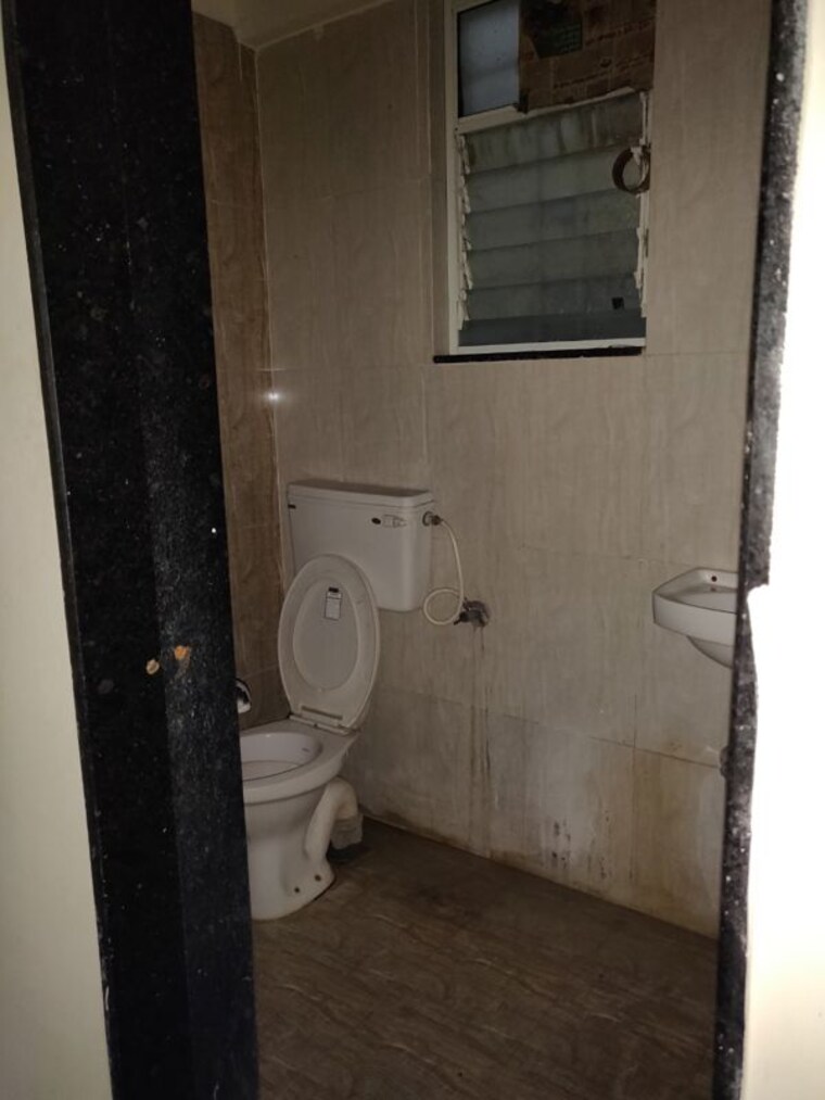 Bathroom, pride-silver-oak 1 Bedroom 525 Sq.Ft. Apartment In Rahatani Pune 10547830