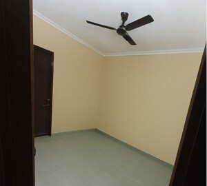 Room in 3 BHK Apartment at Proview Technocity, Chi V Greater Noida – for Rent
