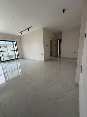 Room in 3 BHK Apartment at Juhu Road – for Sale