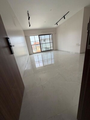 Room in 3 BHK Apartment at Juhu Road – for Sale