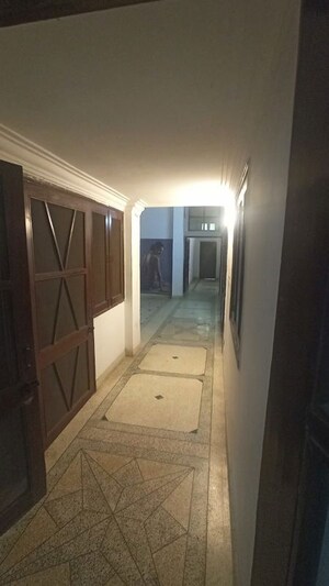 Room in 5 BHK Builder Floor at Saket – for Rent