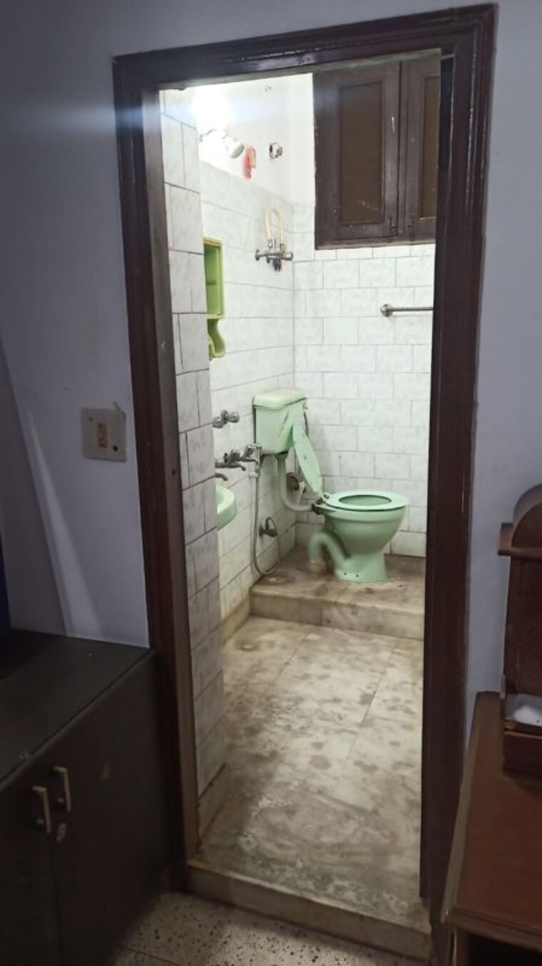 Washroom, saket 5 Bedroom 4500 Sq.Ft. Builder Floor In Saket Delhi 10547930
