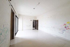 Room in 2.5 BHK Apartment at Gota – for Sale