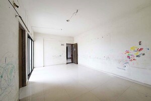 Room in 2.5 BHK Apartment at Gota – for Sale