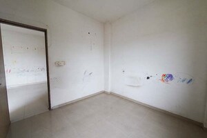 Room in 2.5 BHK Apartment at Gota – for Sale