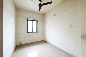 Room in 2.5 BHK Apartment at Gota – for Sale