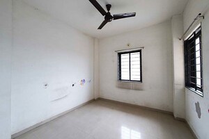 Room in 2.5 BHK Apartment at Gota – for Sale