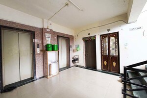 Room in 2.5 BHK Apartment at Gota – for Sale