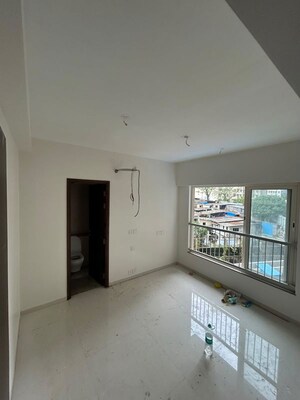 Master Bedroom in 2 BHK Apartment at Kalpataru Vivant, Jogeshwari East – for Rent