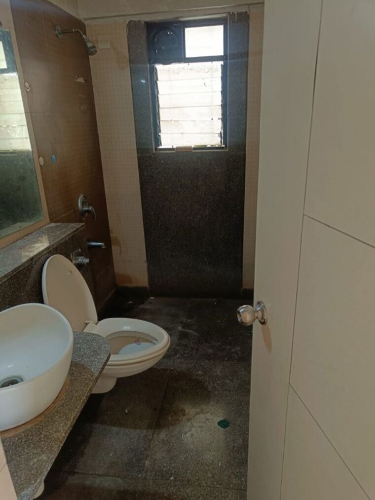 Bathroom, kalpataru-splendour 2 Bedroom 840 Sq.Ft. Apartment In Wakad Pune 10547948
