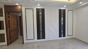 Building Lobby in 4 BHK Builder Floor at Sector 9a – for Rent