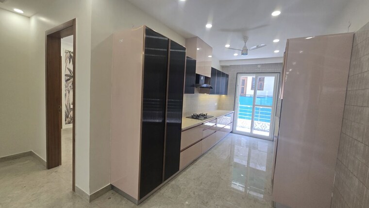 Room, sector 9a 4 Bedroom 2600 Sq.Ft. Builder Floor In Sector 9a Gurgaon 10547964